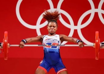 Beatriz Pirón anuncia su retiro oficial del levantamiento de pesas