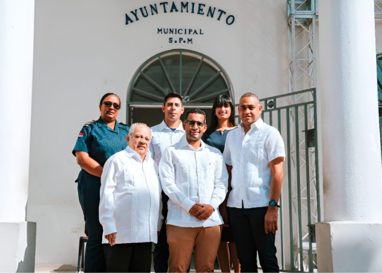 Casa Brugal hace aportes a los servicios municipales de San Pedro de Macorís