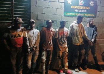 Ocultos en una mezcladora de cemento Ejército detiene haitianos indocumentados en Elías Piña