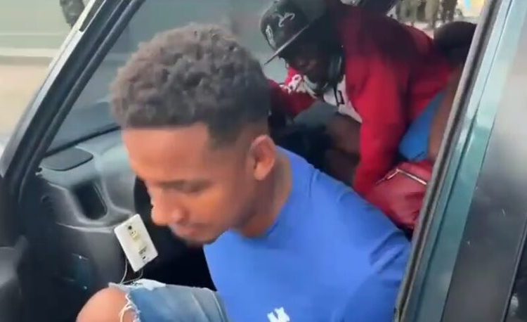 Ejército detiene dos vehículos y apresa a más de 50 indocumentados en Dajabón