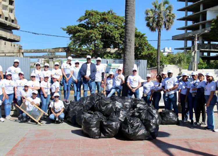 ODAC recolecta más de mil libras de desechos en jornada de limpieza en playa Güibia