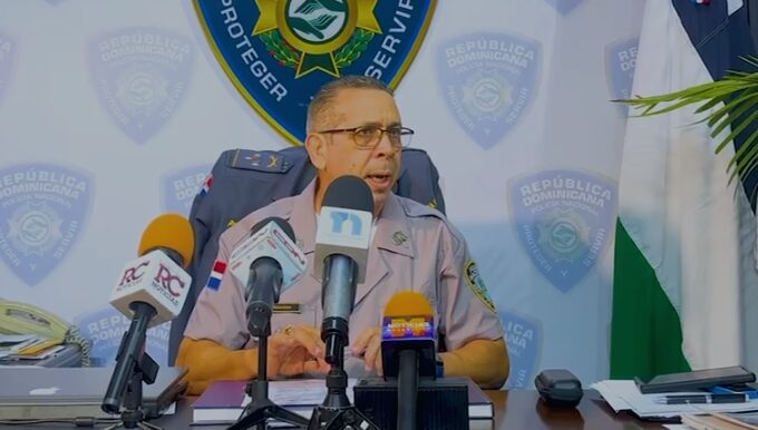 Policía identifica vehículo que habría sido utilizado en asesinato de hermanos en Santiago