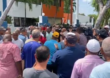 Choferes protestan contra cancelación de tarjeta Bonogas en el Intrant