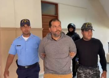 Fijan para el miércoles conocimiento de coerción contra alguacil vinculado a asesinato frente al Palacio de Justicia de SFM