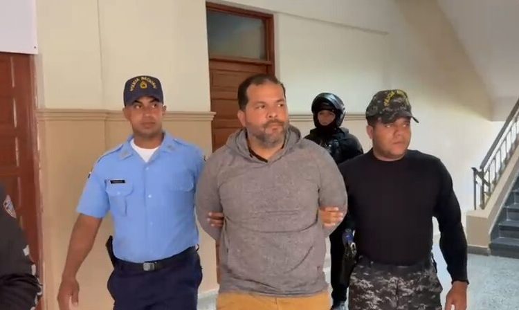 Fijan para el miércoles conocimiento de coerción contra alguacil vinculado a asesinato frente al Palacio de Justicia de SFM