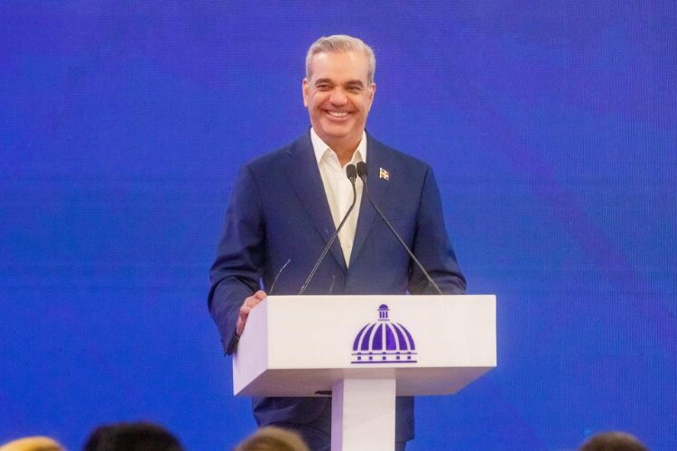 Presidente Abinader asegura que apagones han ido mejorando