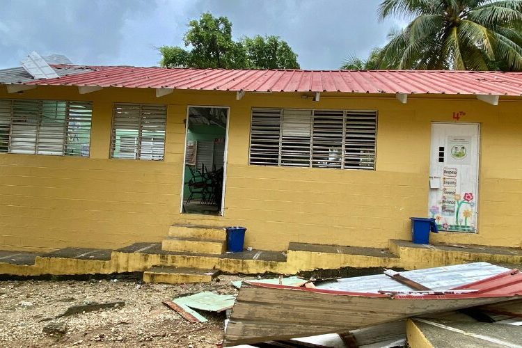 Daños a escuelas por tormenta Melissa fueron mínimos gracias al Plan Mantenimiento 24/7, asegura Infraestructura Escolar