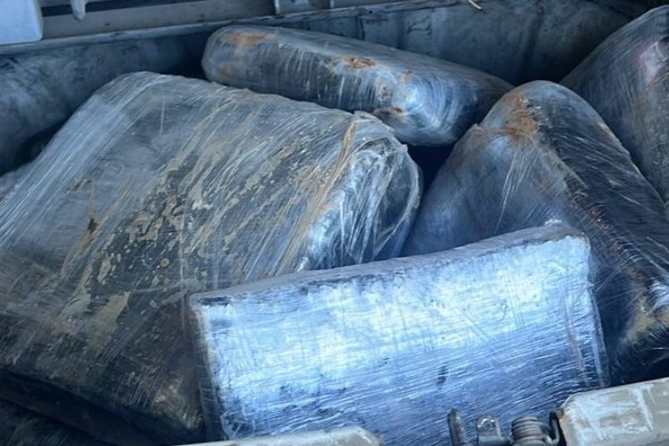 Ejército apresa a tres personas con presunta marihuana oculta en vehículo en San Juan de la Maguana