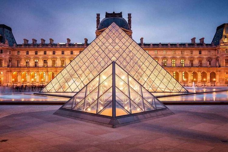 Dos sospechosos detenidos por el robo del Louvre cuando uno de ellos iba a salir de París