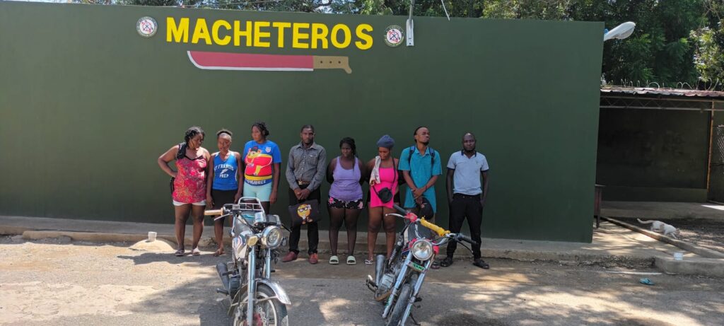 Ejército detiene a 19 migrantes haitianos en un vehículo y dos motocicletas en Valverde - Noticias de hoy en República Dominicana | De Último Minuto