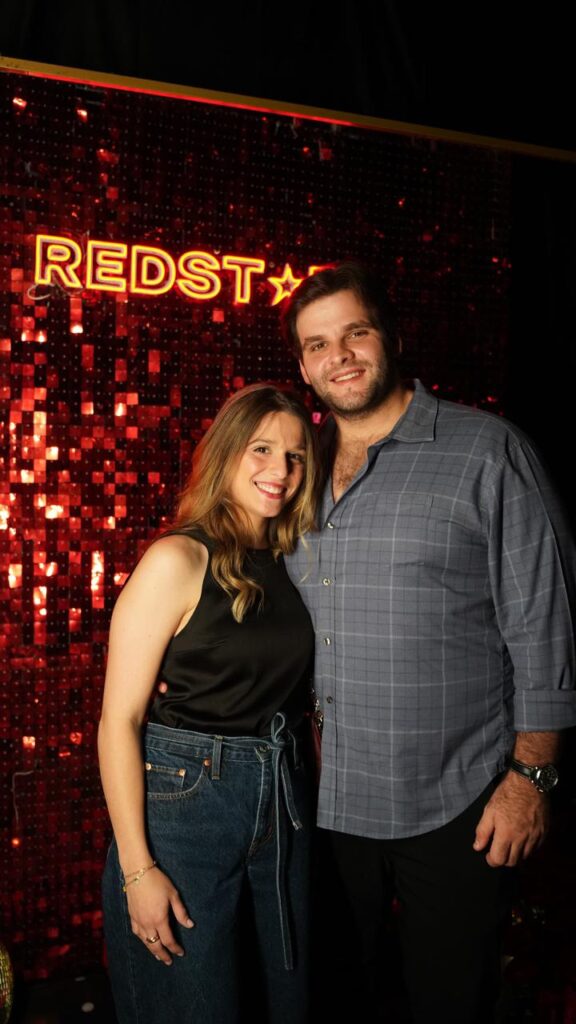 Fanáticos de Adri Torrón llegan a Chao Teatro para acompañarla en su primer concierto - Noticias de hoy en República Dominicana | De Último Minuto