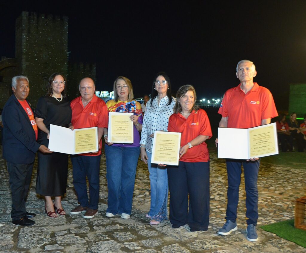 Fortaleza de Santo Domingo se ilumina de rojo en apoyo a la campaña mundial “End Polio Now”