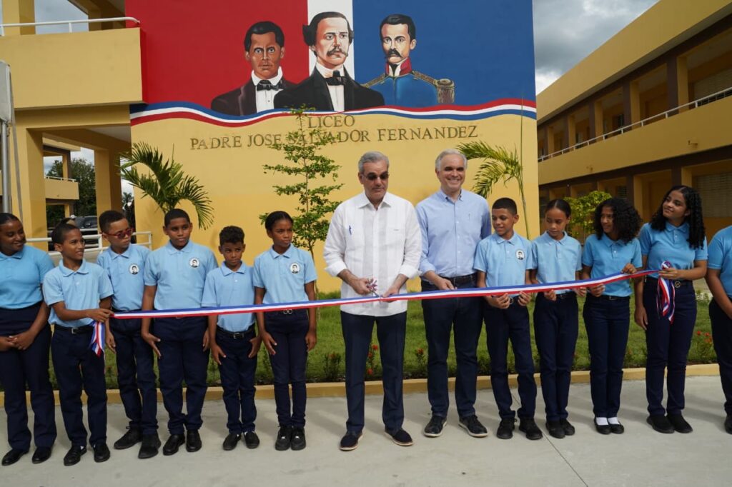 Gobierno inaugura moderno liceo en Sabana del Puerto, Bonao