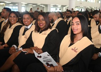 UFHEC gradúa a más de mil profesionales y honra al Dr. Julio Hazim con Doctorado Honoris Causa