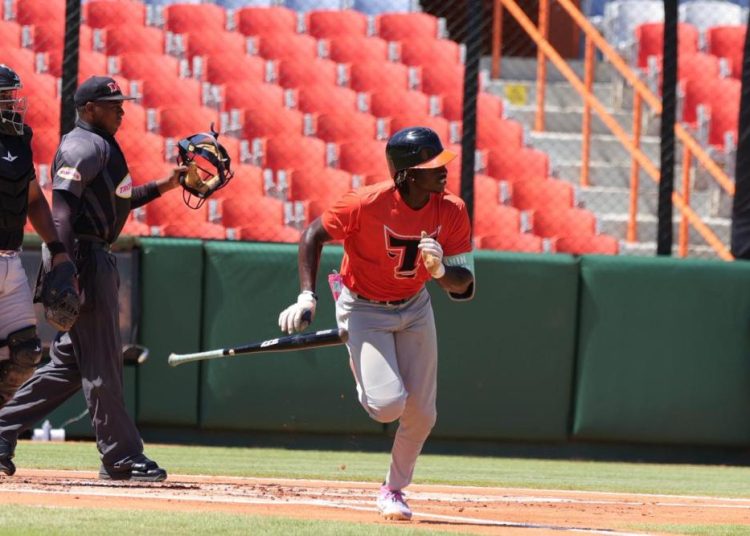 Felnin Celestén, primera selección del Draft de Novatos 2025, se integra a los Toros del Este