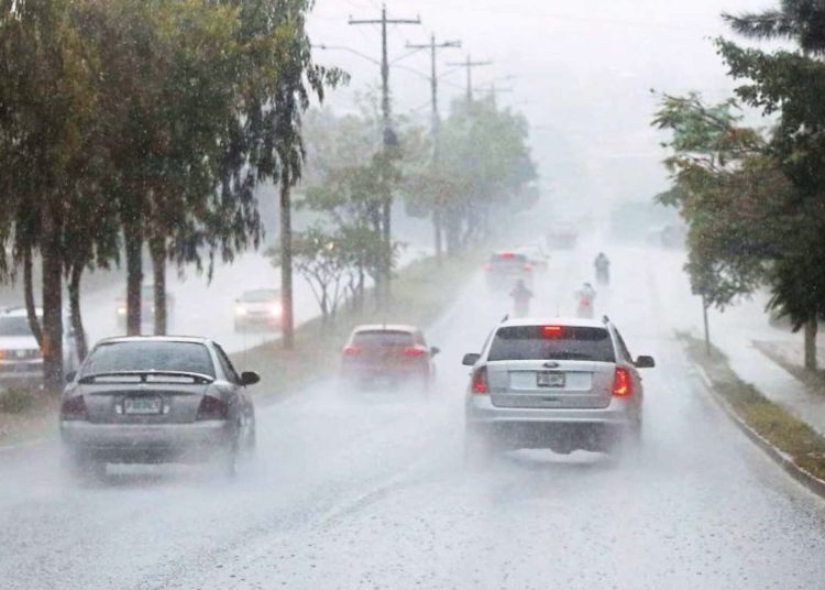 Onda tropical amenaza con intensas lluvias; podrían caer más de 300 milímetros en 48 horas