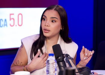 Vitaly Sánchez sufre accidente de trásito y es acusada en redes por el conductor