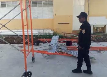 En estado de gravedad queda obrero al caer desde andamio en ampliación de centro educativo de Dajabón