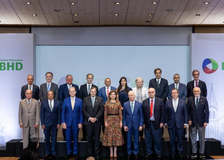 BHD dona RD$100 millones para preservar el Ateneo Amantes de la Luz, emblema cultural de Santiago