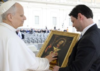 El Papa León XIV bendice la Virgen Peregrina de la Altagracia en el Vaticano