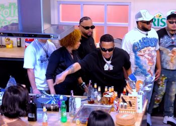 Santiago Matías llama “sucios” a los participantes por el desorden en la casa y organiza grupos de limpieza