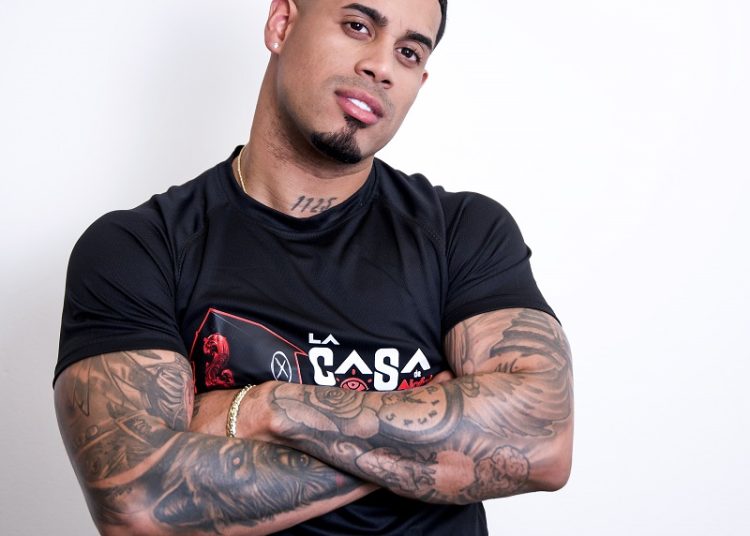 Michael Flores lidera la tabla de posiciones en La Casa de Alofoke 2