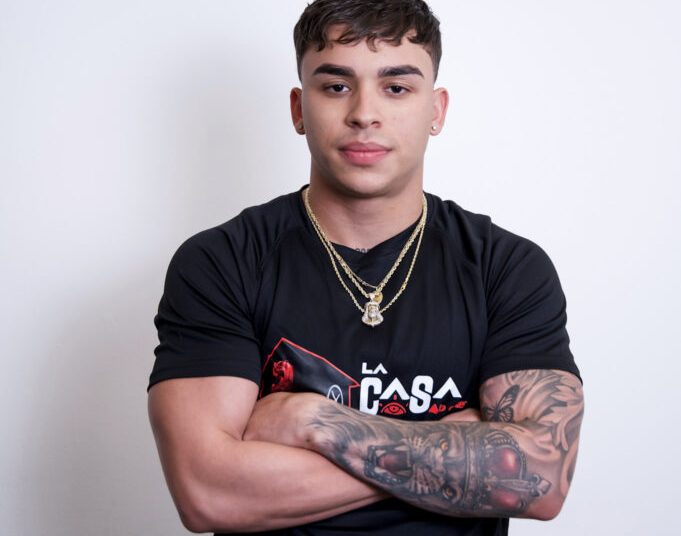 Jlexis llora al escuchar mensaje de su madre