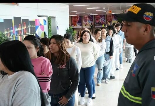 Llegan a Venezuela 312 migrantes repatriados desde Estados Unidos, entre ellos dos niños