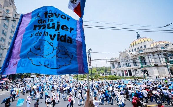 Miles marchan en ciudades de México para pedir por los derechos de la mujer y la vida