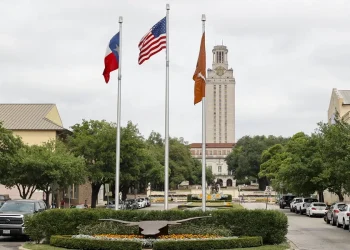 Universidad pública en Texas destituye a profesor por «diferencias ideológicas»