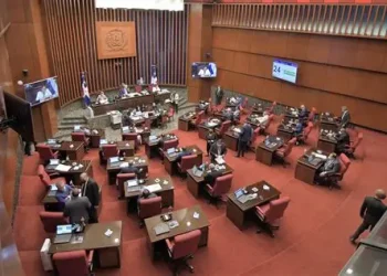Senadores dejan fuera a “delivery” del 10% de propina; proyecto de reforma al Código de Trabajo queda sobre la mesa
