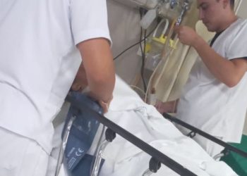 Madre pide ayuda para viajar a México a cuidar a su hijo que sufrió accidente