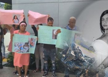 Familiares exigen justicia por muerte de joven embarazada en accidente de tránsito en Villa Altagracia