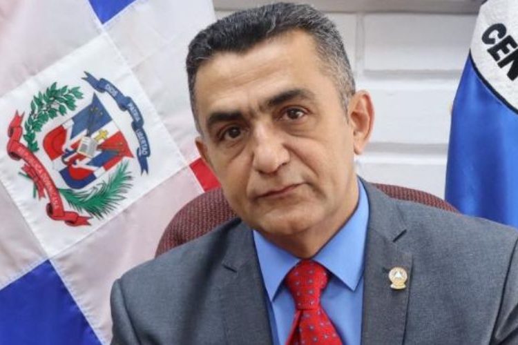 Jesús Batista Suriel rechaza adjudicación de empresa «EMDOC» para renovación de la cédula