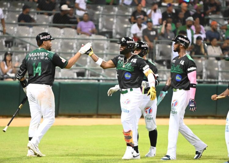 Estrellas Orientales continúan imparables con derrota 9 a 4 frente a los Gigantes