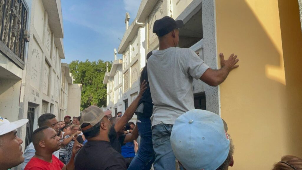 Sepultan en Santiago al hombre hallado muerto tras su esposa recibir dinero anónimo para comprar el ataúd - Noticias de hoy en República Dominicana | De Último Minuto