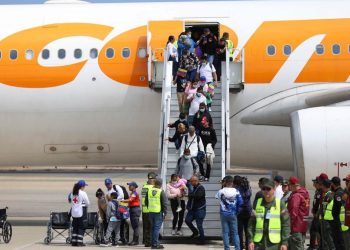 Llegan a Venezuela 313 migrantes, entre ellos 10 niños, en un vuelo procedente de EE.UU.