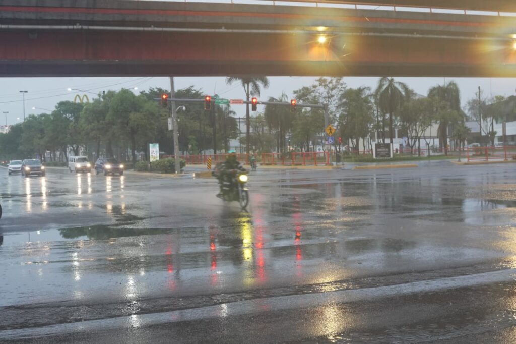 Tránsito en el DN se torna lento en horario nocturno: ciudadanos acatan medidas preventivas por tormenta Melissa | 2 | Tránsito en el DN se torna lento en horario nocturno: ciudadanos acatan medidas preventivas por tormenta Melissa - Noticias de hoy en República Dominicana | De Último Minuto