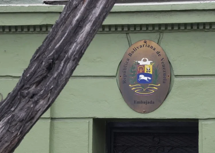 Venezuela anuncia cierre de embajadas en Noruega y Australia y abre nuevas sedes en África