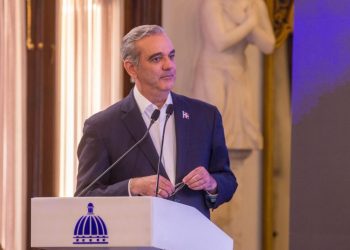 Abinader resalta fortaleza del sistema financiero y avances en inclusión