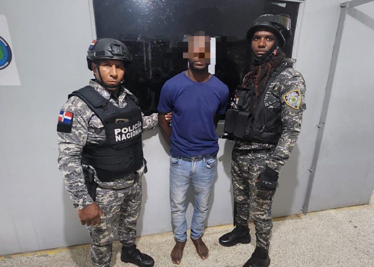 Policía ocupa drogas, armas ilegales y detiene a varios vinculados a hechos delictivos en Monte Plata