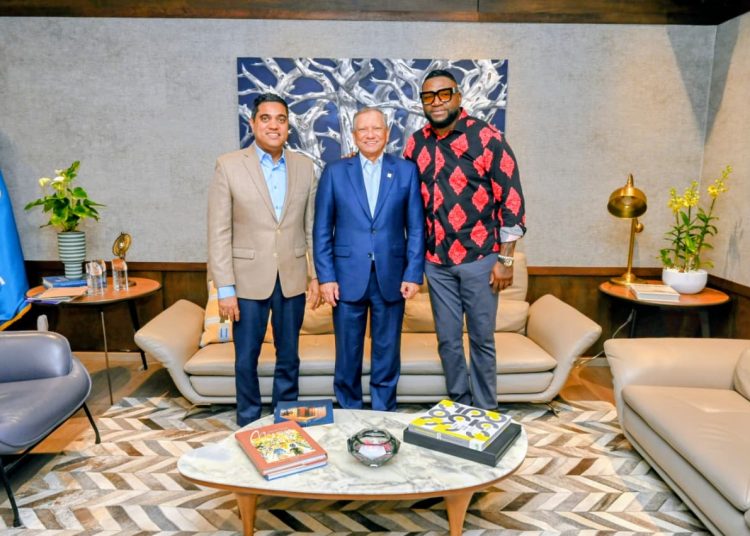 Leonardo Aguilera se reúne con David Ortiz y Kelvin Cruz; Banreservas reafirma su compromiso con el deporte dominicano