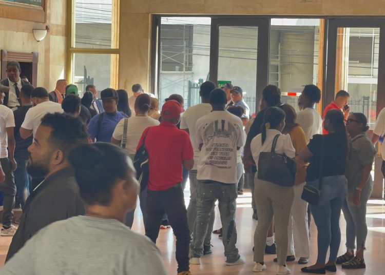 Conocerán medida de coerción contra 11 policías acusados de matar a cinco hombres en Santiago