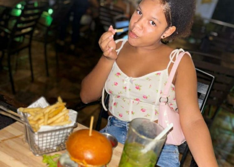 Madre pide ayuda para localizar a su hija de 13 años desaparecida en San Carlos