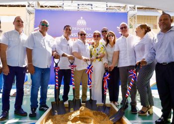 Autoridades dan inicio a la construcción del Club  deportivo Miramar