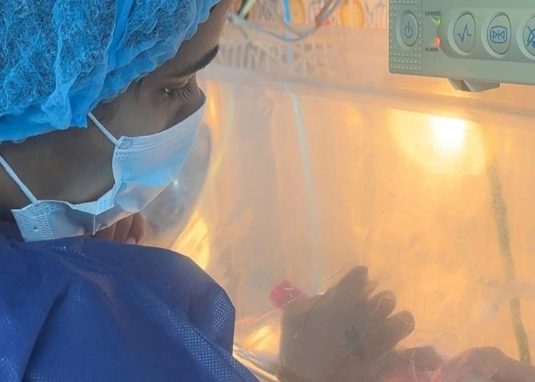 Martha Heredia da a luz y pide oraciones por la salud de su bebé