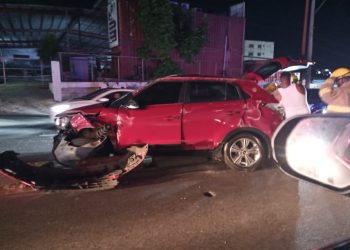 ¡Otro más! Fuerte accidente en la avenida Jacobo Majluta, frente a la Plaza Colina Centro