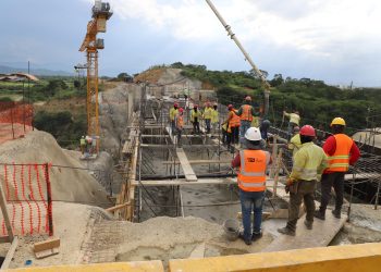 Administrador de EGEHID supervisa construcción presa Boca de los Ríos