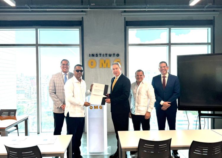 Alofoke Media Group otorgará a estudiante dominicano una beca completa en Derecho