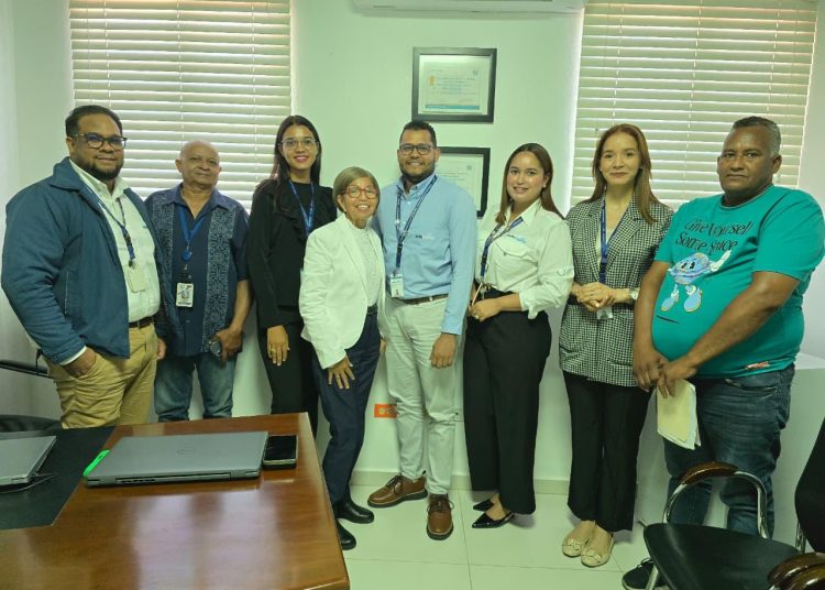 EDENORTE se reunió con empresaria que reclamo alta facturación de energía a pesar de tener paneles solares